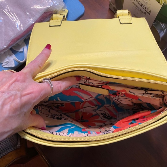 💛Yellow Crossbody💛 - Picture 4 of 5